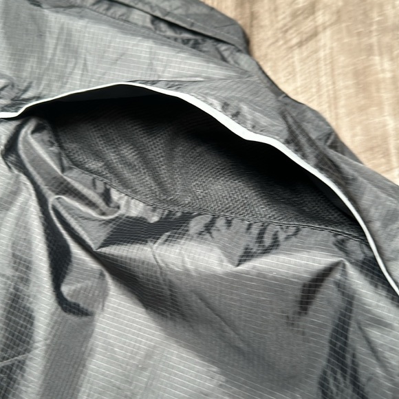 Xersion Lightweight Runner Windbreaker Jacket - XL - Picture 5 of 8